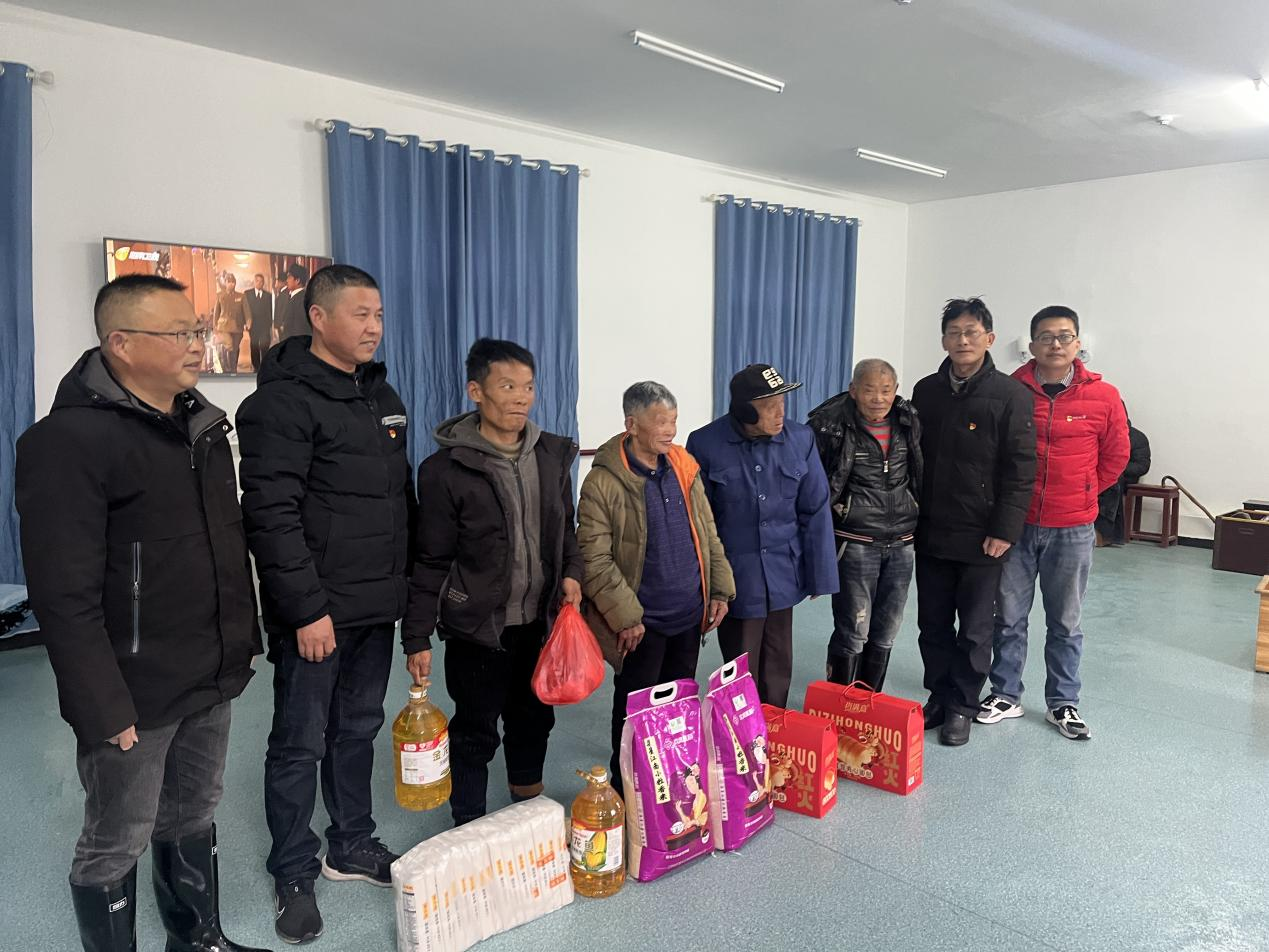 縣自來(lái)水公司黨支部開(kāi)展“走進(jìn)敬老院關(guān)愛(ài)老人”主題黨日活動(dòng)